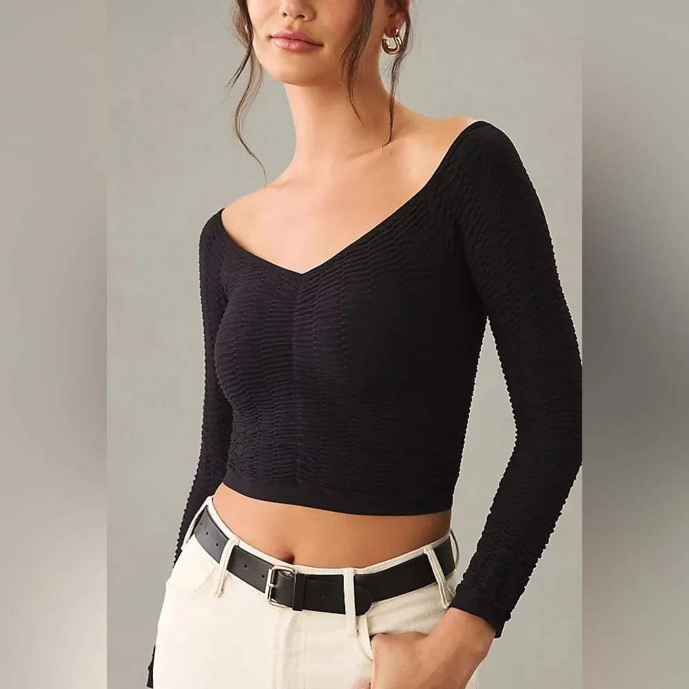 Anthropologie Women's Off-The-Shoulder Seamless Smocked Crop Top